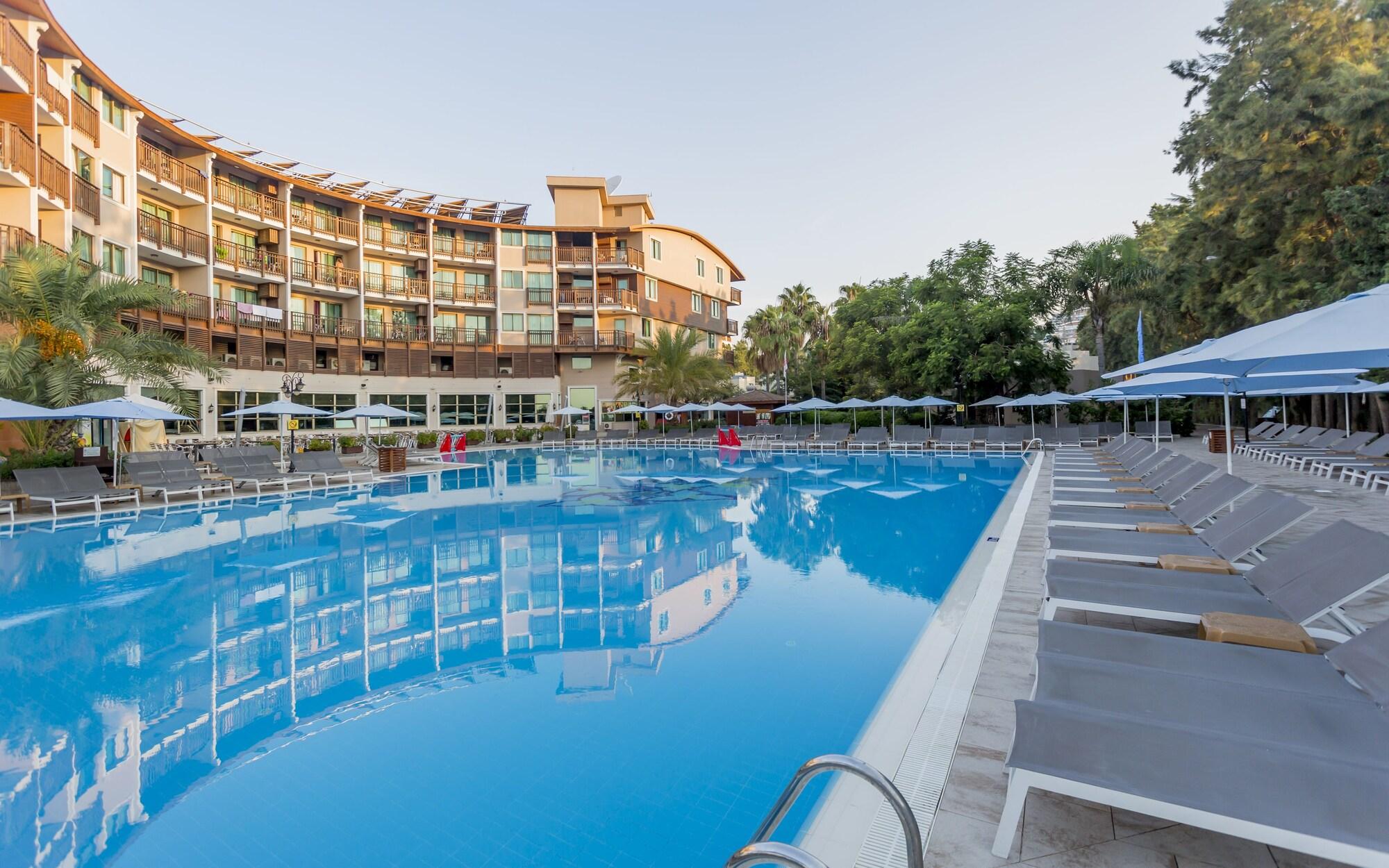 Club Dem Spa & Resort Hotel โคนัคคลึ ภายนอก รูปภาพ