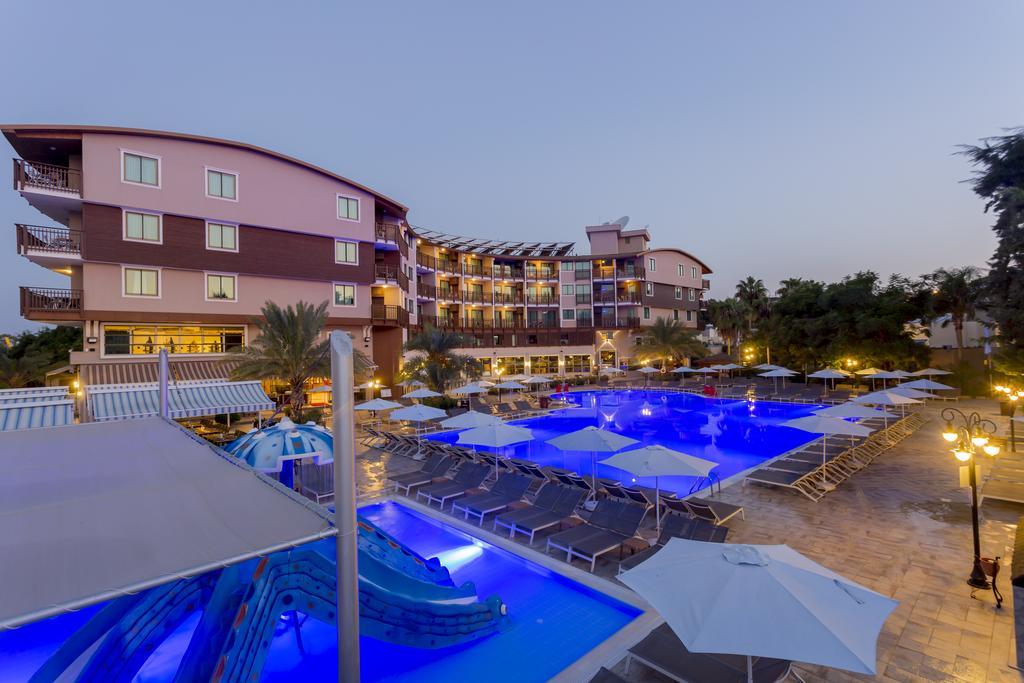 Club Dem Spa & Resort Hotel โคนัคคลึ ภายนอก รูปภาพ
